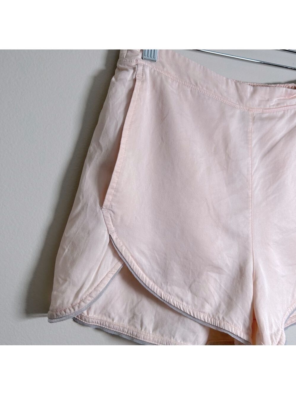 Rare Lululemon Wake and Flow Short High Rise Loose Fit Butter  Pink Size 6 - Picture 8 of 8